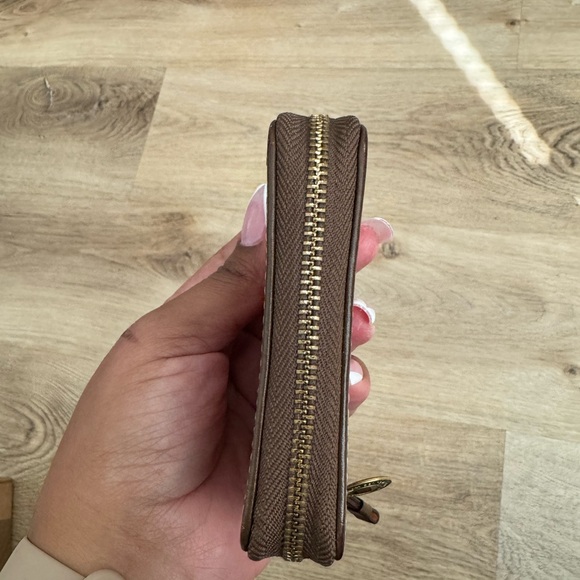 Essential Small Zip Around Card Case In Signature Canvas - Picture 5 of 9